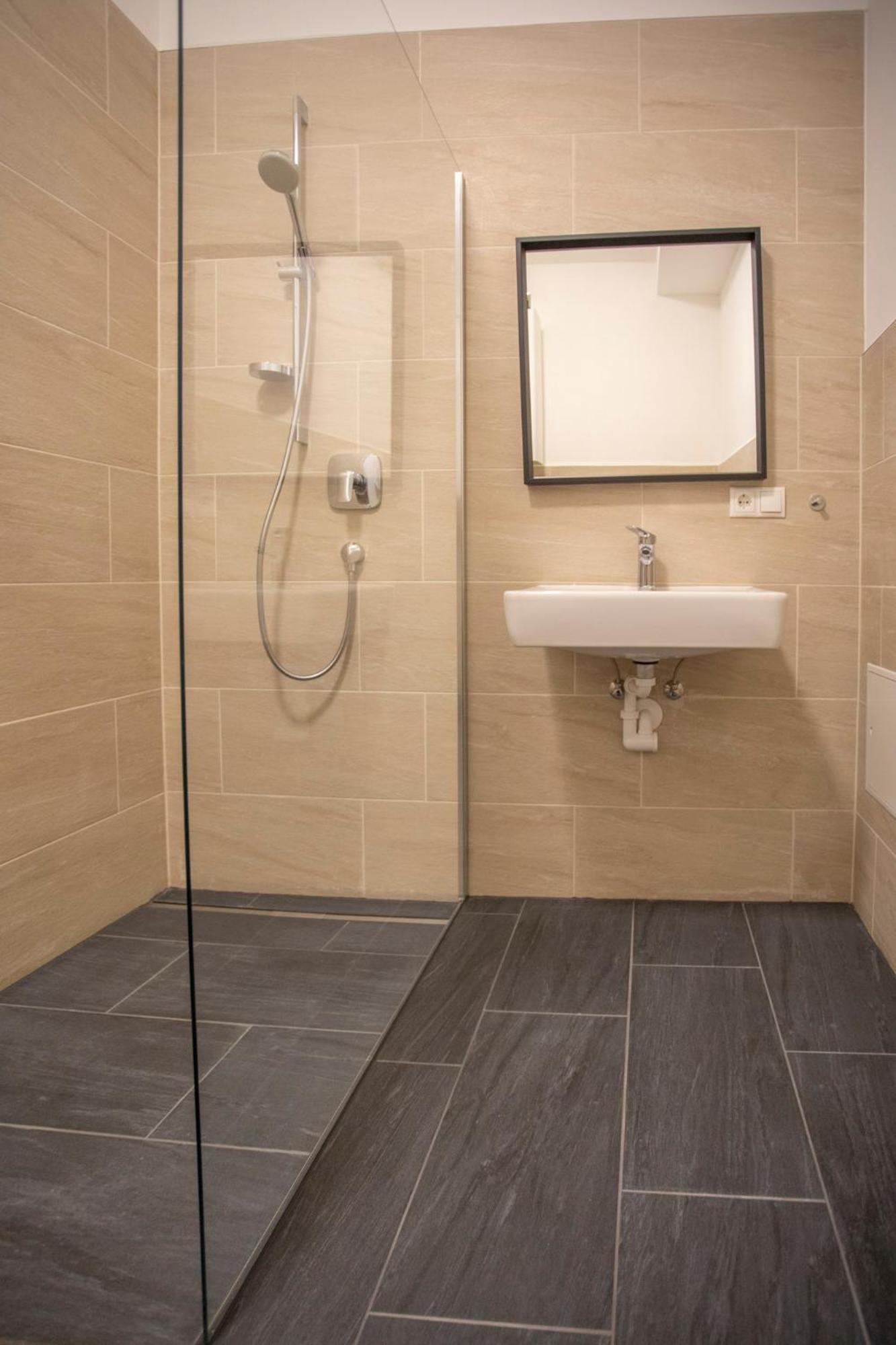 Innsbruck Urban Apartment I No Stairs I 24H Contactless Check-In المظهر الخارجي الصورة